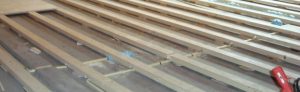 Houten vloer schroeven op rachels